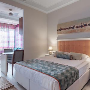 Deluxe Studio Apartment