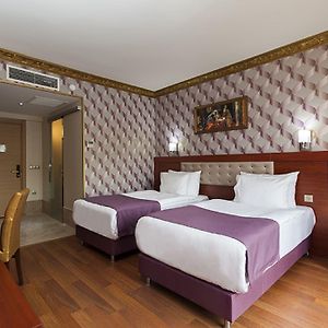 Standard Zimmer mit Kingsize-Bett