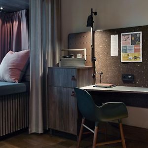 Großzügiges Zimmer mit Kingsize-Bett