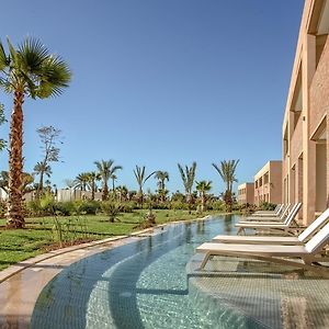 Superior Zimmer mit Kingsize-Bett und mit Schwimmbadblick