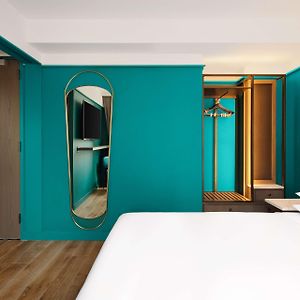 Standard Zimmer mit Kingsize-Bett