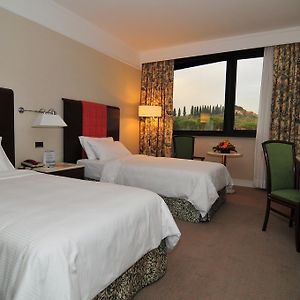 Zimmer mit zwei Einzelbetten