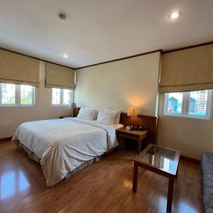 Standard Zimmer mit Kingsize-Bett