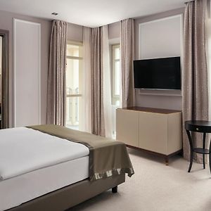Zimmer mit Kingsize-Bett