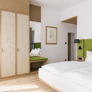 Comfort Zimmer mit Kingsize-Bett