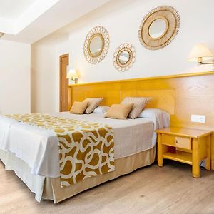 Zimmer mit Kingsize-Bett
