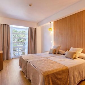 Zimmer mit Kingsize-Bett