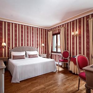 Deluxe Zimmer mit Kingsize-Bett