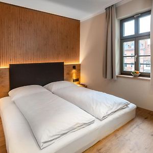 Zimmer mit Kingsize-Bett