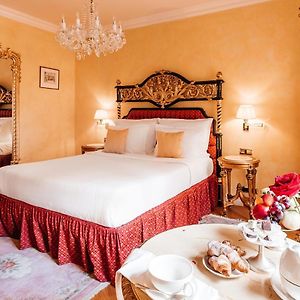 Deluxe Zimmer mit Kingsize-Bett
