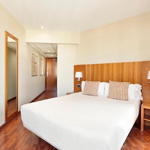 Zimmer mit Kingsize-Bett