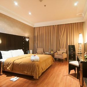 Standard Zimmer mit Kingsize-Bett