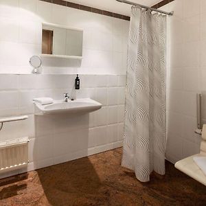 Comfort Zimmer mit Zugang für Rollstuhlfahrer mit zwei Einzelbetten
