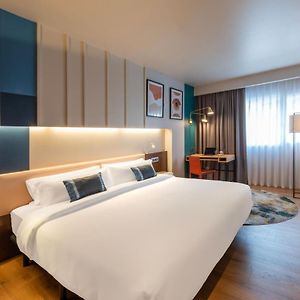 Zimmer mit Kingsize-Bett