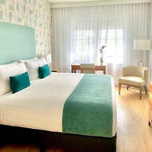 Zimmer mit Kingsize-Bett