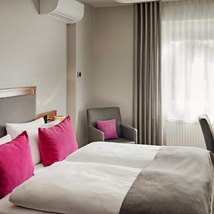 Zimmer mit Kingsize-Bett