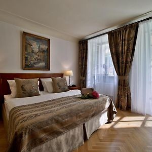 Deluxe Zimmer mit Kingsize-Bett