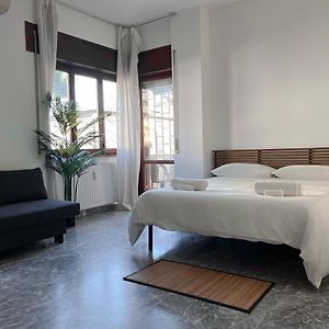 Zimmer mit Kingsize-Bett