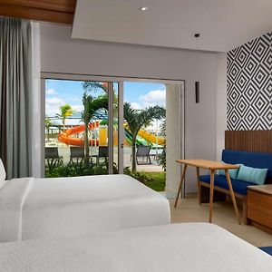 Pool Zimmer mit Queensize-Bett