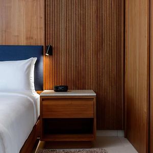 Zimmer mit Kingsize-Bett und mit Strandblick