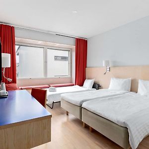 Familien-Zimmer mit zwei Einzelbetten