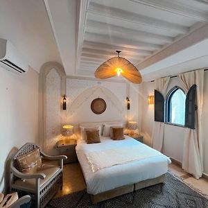 Deluxe Zimmer mit Kingsize-Bett