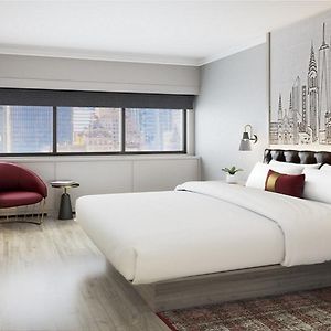 Zimmer mit Kingsize-Bett