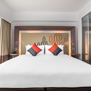 Zimmer mit Kingsize-Bett