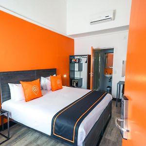 Privates Zimmer mit Kingsize-Bett
