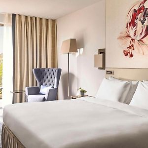 Zimmer mit Kingsize-Bett