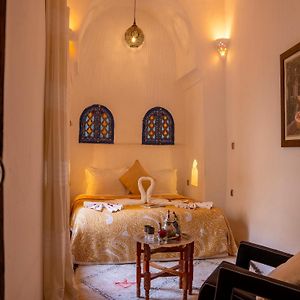 Standard Zimmer mit Kingsize-Bett