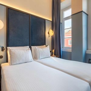 Gemütliches Zimmer mit zwei Einzelbetten