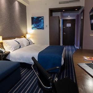 Zimmer mit Kingsize-Bett