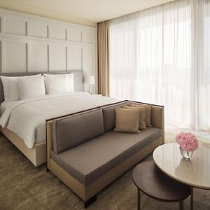 Zimmer mit Kingsize-Bett