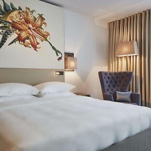Zimmer mit Kingsize-Bett