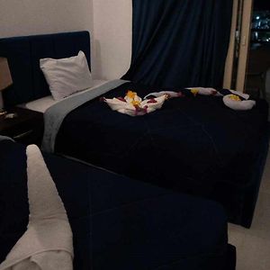 Zimmer mit Kingsize-Bett
