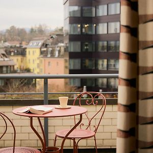 Studio mit Kingsize-Bett auf dem Dach
