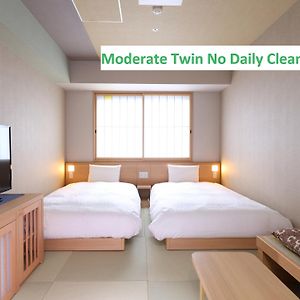 Moderate Zimmer mit zwei Einzelbetten