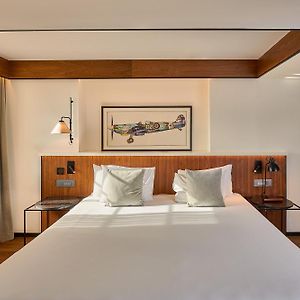 Zimmer mit Kingsize-Bett