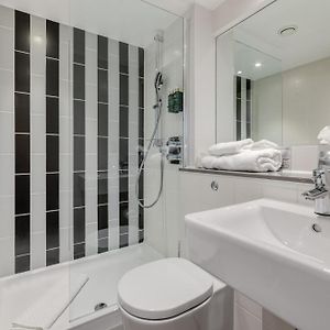 Zimmer mit Kingsize-Bett