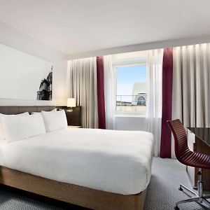 Zimmer mit Kingsize-Bett
