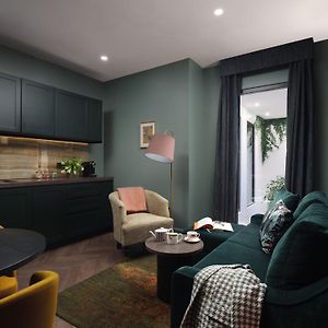 Club Zimmer mit Kingsize-Bett im Atrium