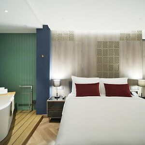 Superior Eck-Zimmer mit Kingsize-Bett