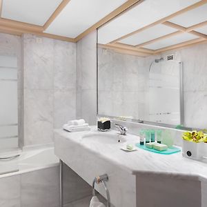 Deluxe Zimmer mit Kingsize-Bett