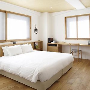 Contemporary Zimmer mit Queensize-Bett