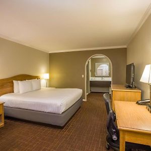 Zimmer mit Kingsize-Bett
