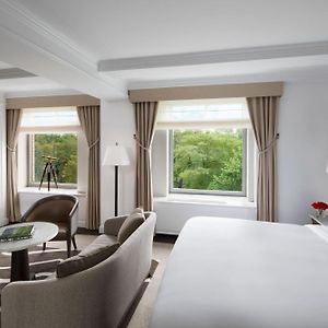 Zimmer mit Kingsize-Bett