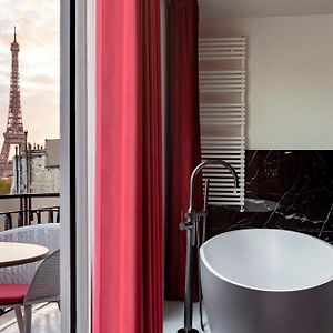 Eiffelturm Suite mit Kingsize-Bett