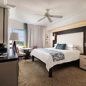 Zimmer mit Kingsize-Bett