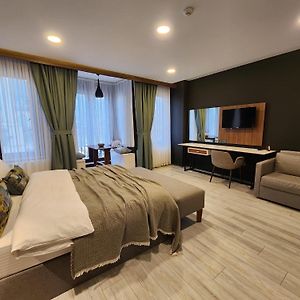 Taksim Landhouse Hotel